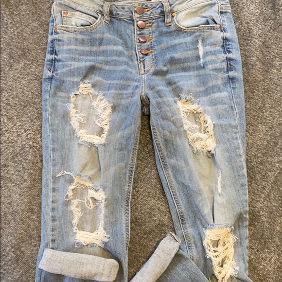 Distressed jeans - Picture 1 of 3